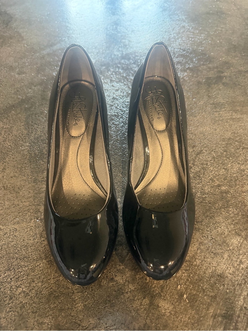 Dream Pairs Black Patent Round-Toe Pumps